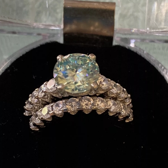 ONE DAY SALE ONLY!! Gorgeous Moissanite Diamond Engagement Set!! WOW!! 💍🤍💍🤍 - Picture 8 of 8